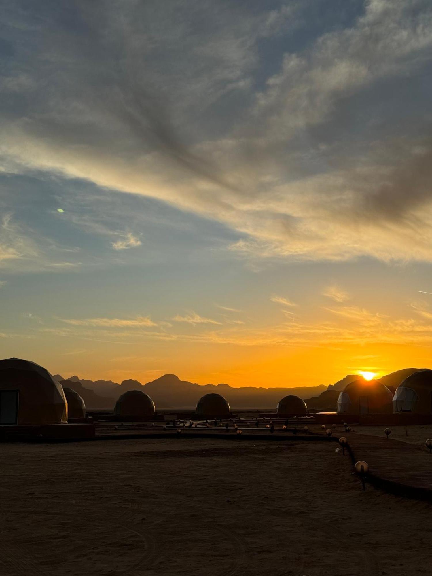 Wadi Rum Anwar Luxury Camp Zewnętrze zdjęcie